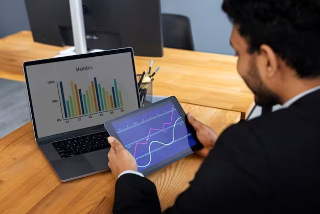 Real-time analytics dashboard preview showing WhatsApp delivery, read receipts and engagement trends